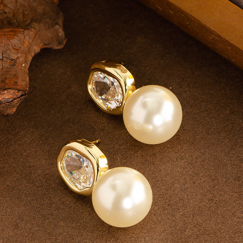Unique Design Irregular Sparkling Zircon Pearl Stud for Women Elegant Simple Fashion High-end Light Earrings