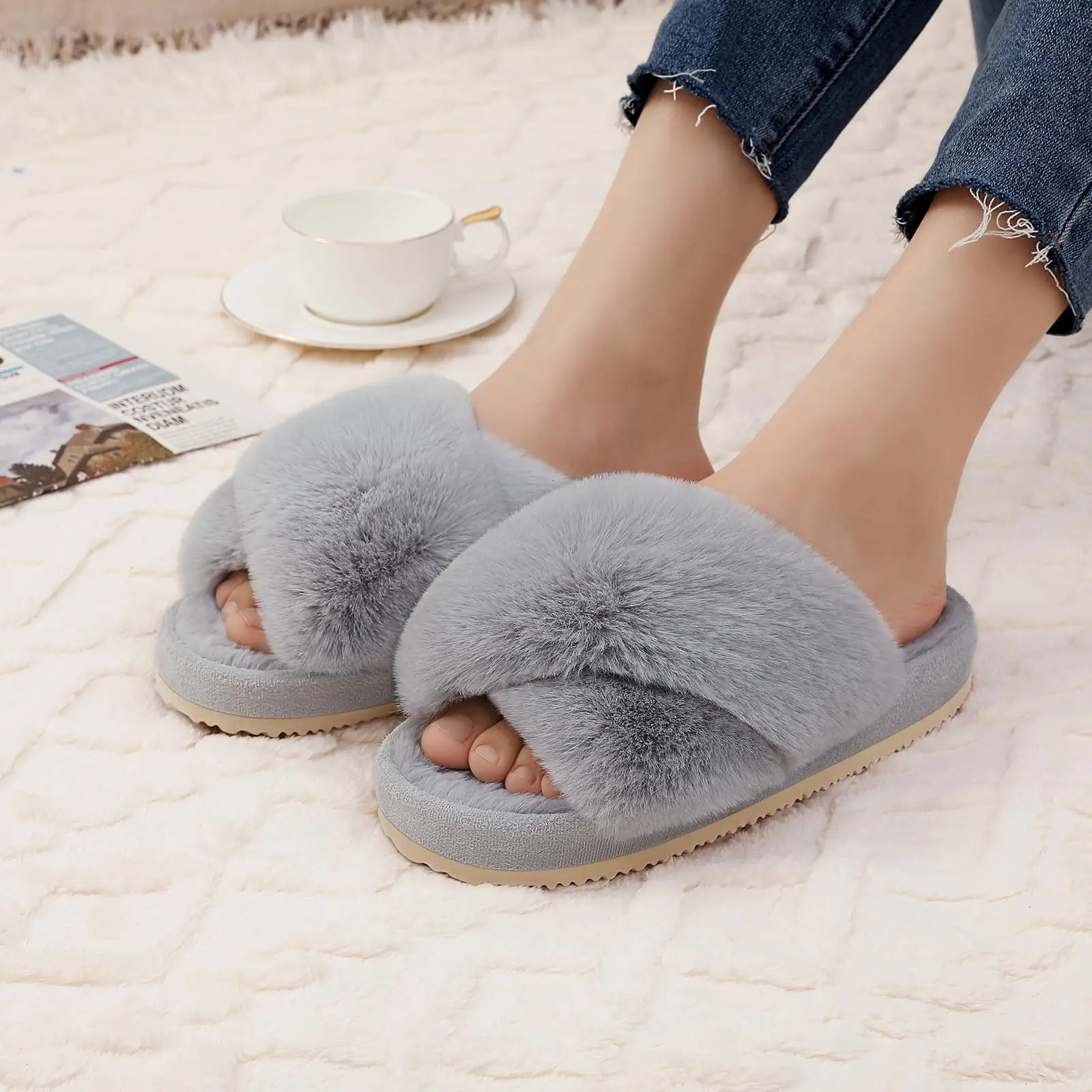 Comwarm Fashion Furry House Slippers Women Fluffy Fur Flip Flops Bedroom Fuzzy Flats Slippers Thick Sole Cross Band Indoor Shoes 250724