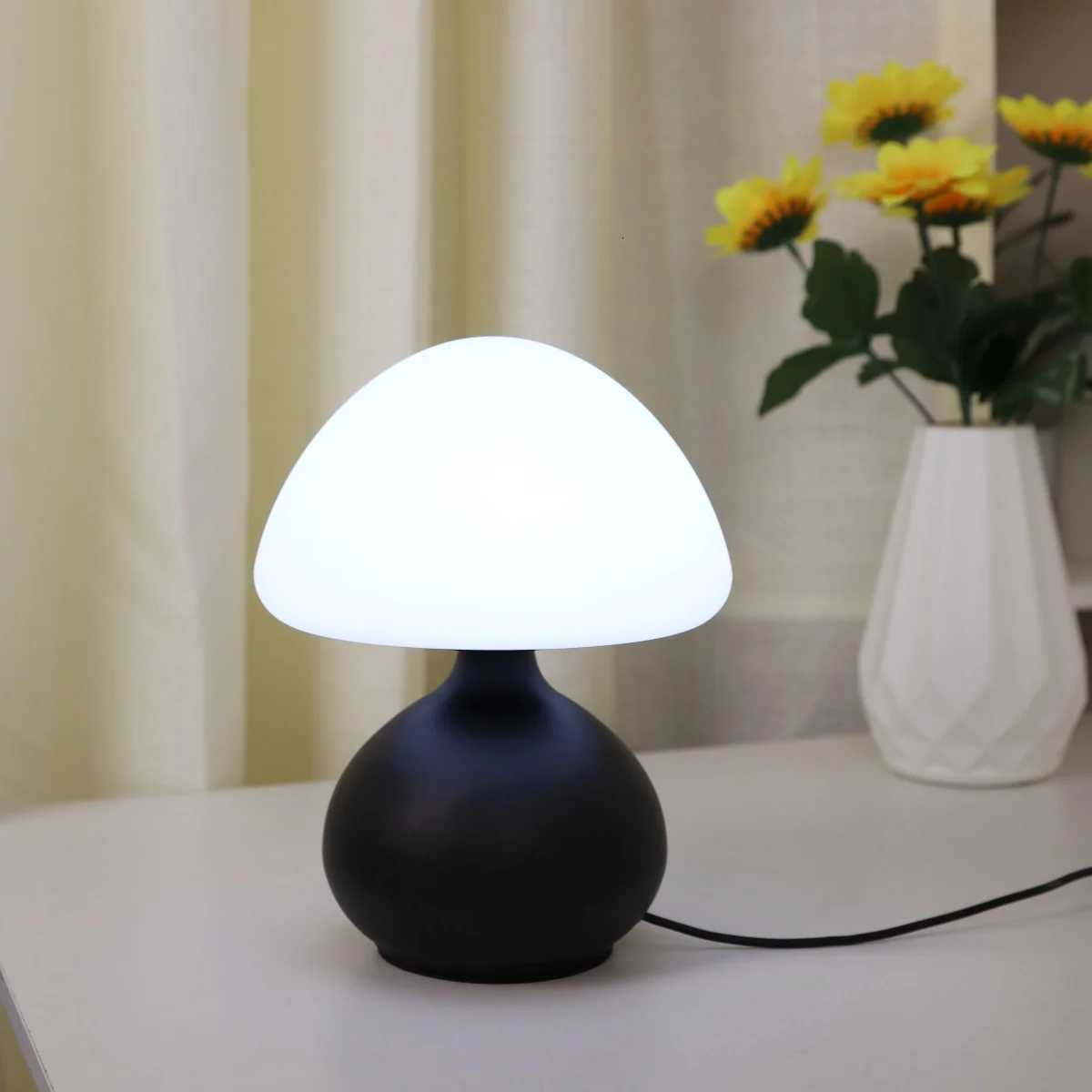 Modern minimalist mushroom table lamp with three color switching and infinite dimming for home decoration atmosphere table lamp XJ250725