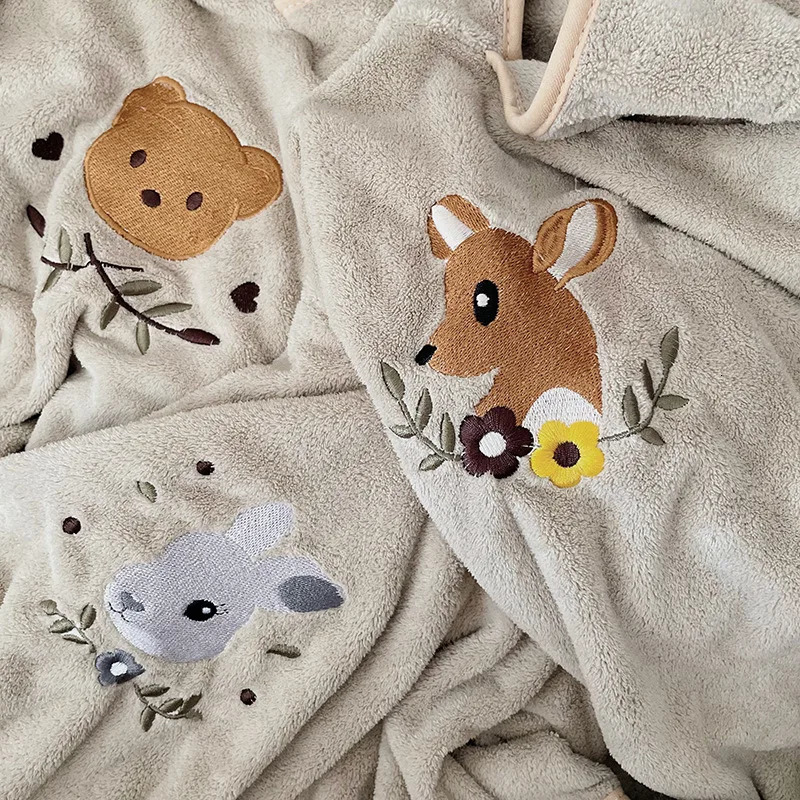 Toddler Baby Girl Clothes Coral Fleece Hooded Poncho Towel Animal Embroidery Wearable Bathrobe Soft Absorbent Boy Bath Wrap 250725