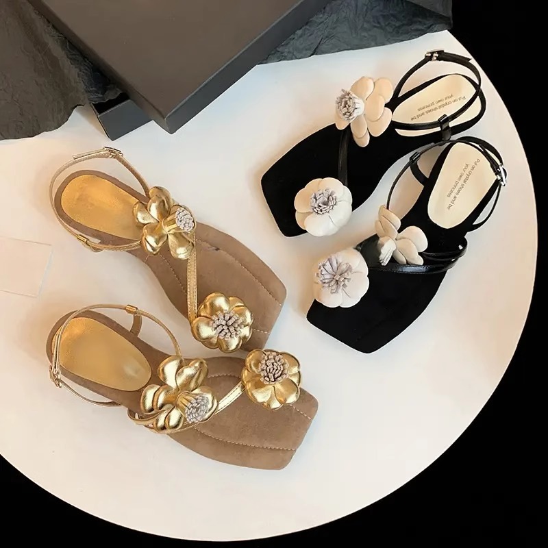 New Summer Outdoor Luxury Designer Shoes Made Of Sheepskin Small Fragrance Open-toe Square Toe Beach Camellia Single-strap Sandals Women's Flat S