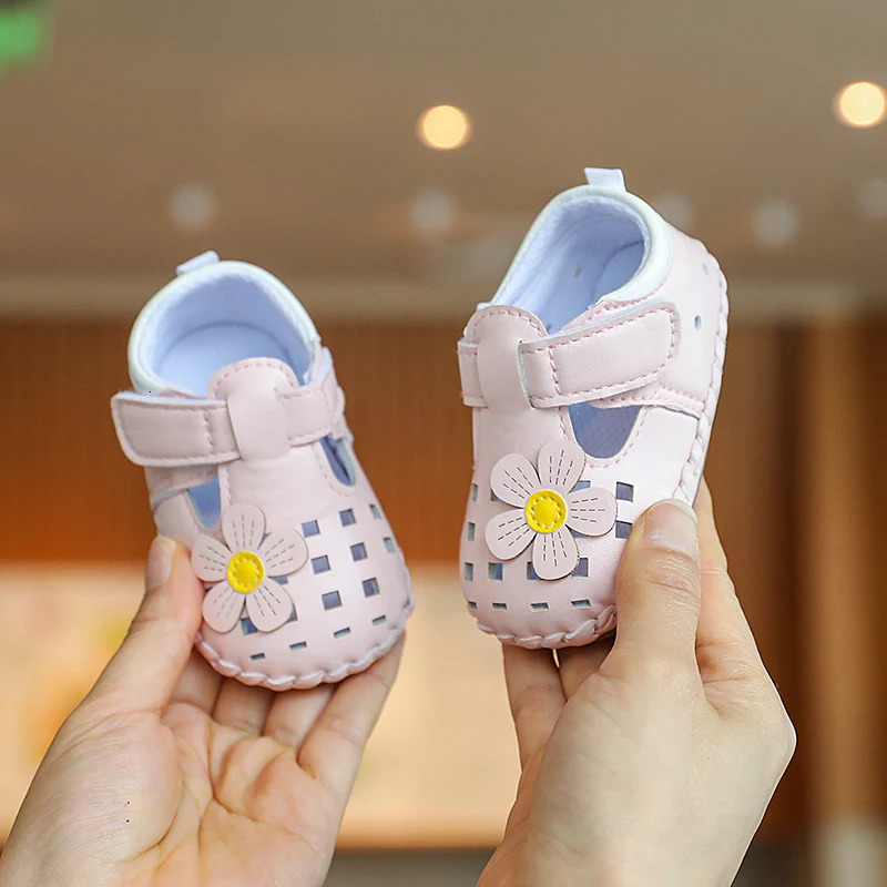 2 Colors Ventilate Cute Little Bear Baby Sandals Infant Girls Shoes Princess Rubber Sole Nonslip Toddler First Walkers 250725