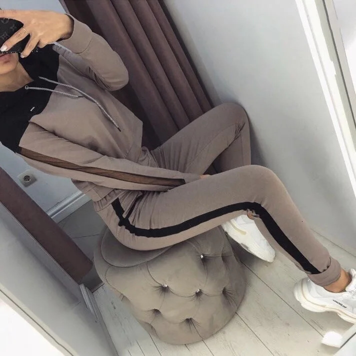 Striped Crop Top Hooded Tracksuit For Women Long Sleeve Sports 2pcs Set Autumn Sportstwear Womens Tracksuits Yoga Shirts 250717