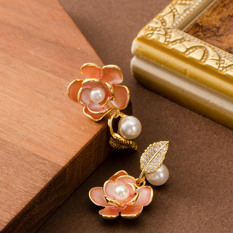 Fashion Exquisite Asymmetric Glaze Pearl Inlaid Rose Flower Stud for Women High-end Versatile Elegant Sier Needle Earrings