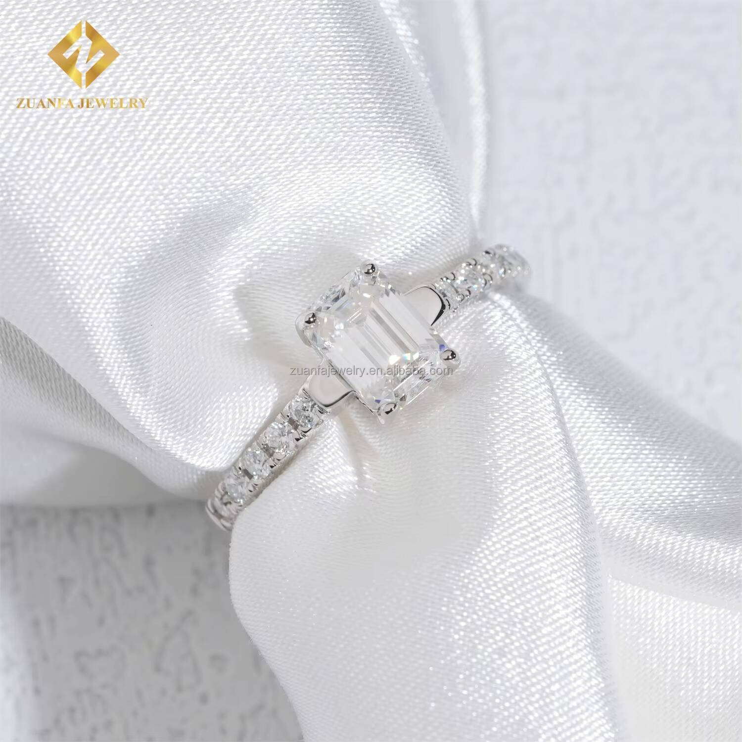 Halo Hidden Pass Diamond Tester Stylish S925 Boutique Luxury Iced Out Jewelry 1Ct Emerald Moissanite Diamond Engagement Ring