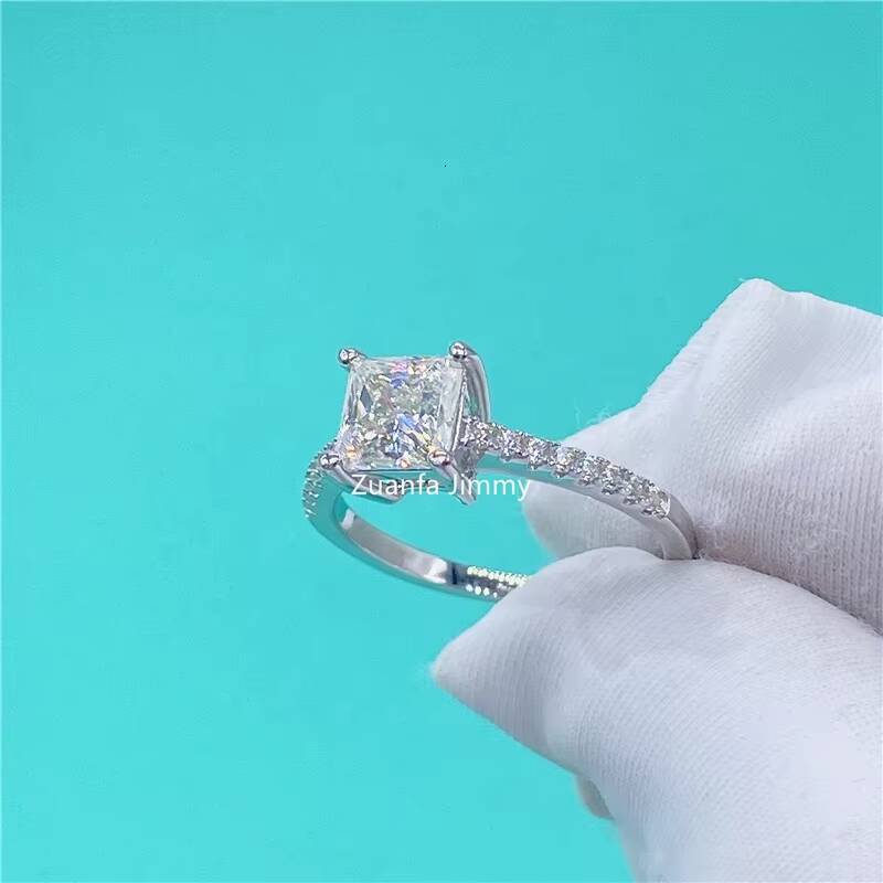 Unique Style in Stock Luxury Style Prong Setting 925 Silver 6mm Princess Moissanite Wedding Ring Women