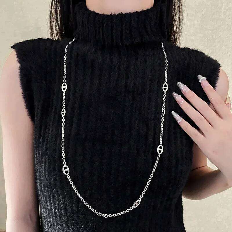 French Retro Style Fashionable Pig Nose Necklace, High-end OT Sweater Chain,light Collarbone Chain,high-end Girl Necklace