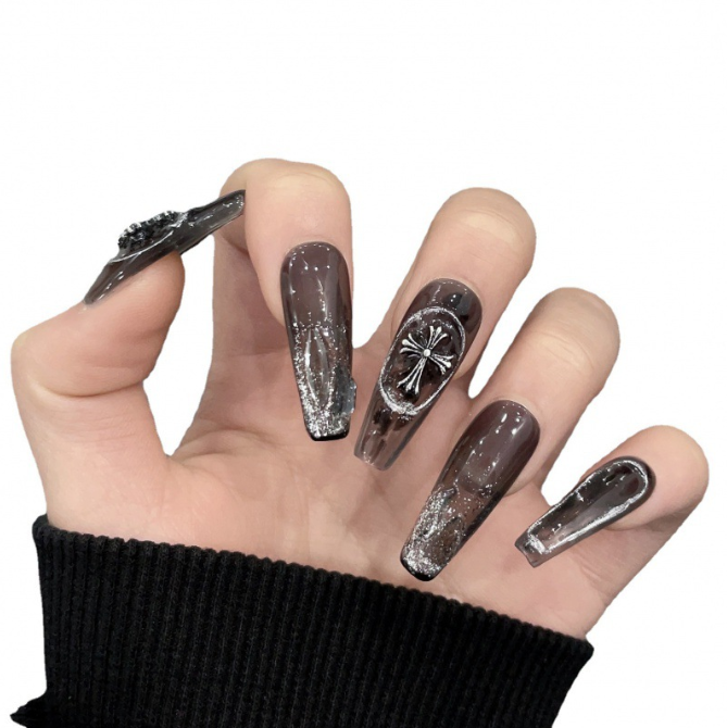 Hand-applied nail polish black punk style crocodile heart fake nail and light therapy nail plates