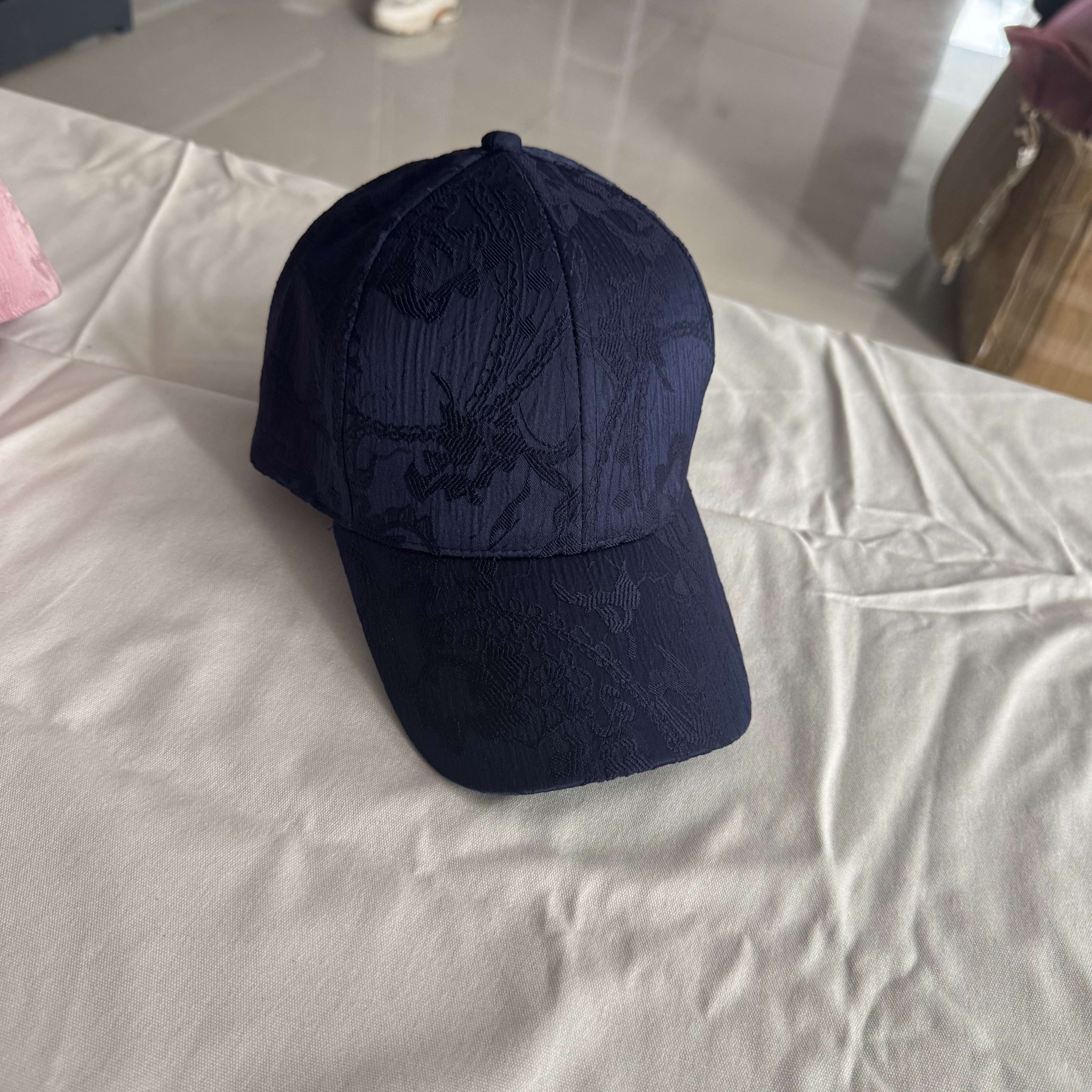 Embroidered high-quality baseball cap, versatile beanie hat