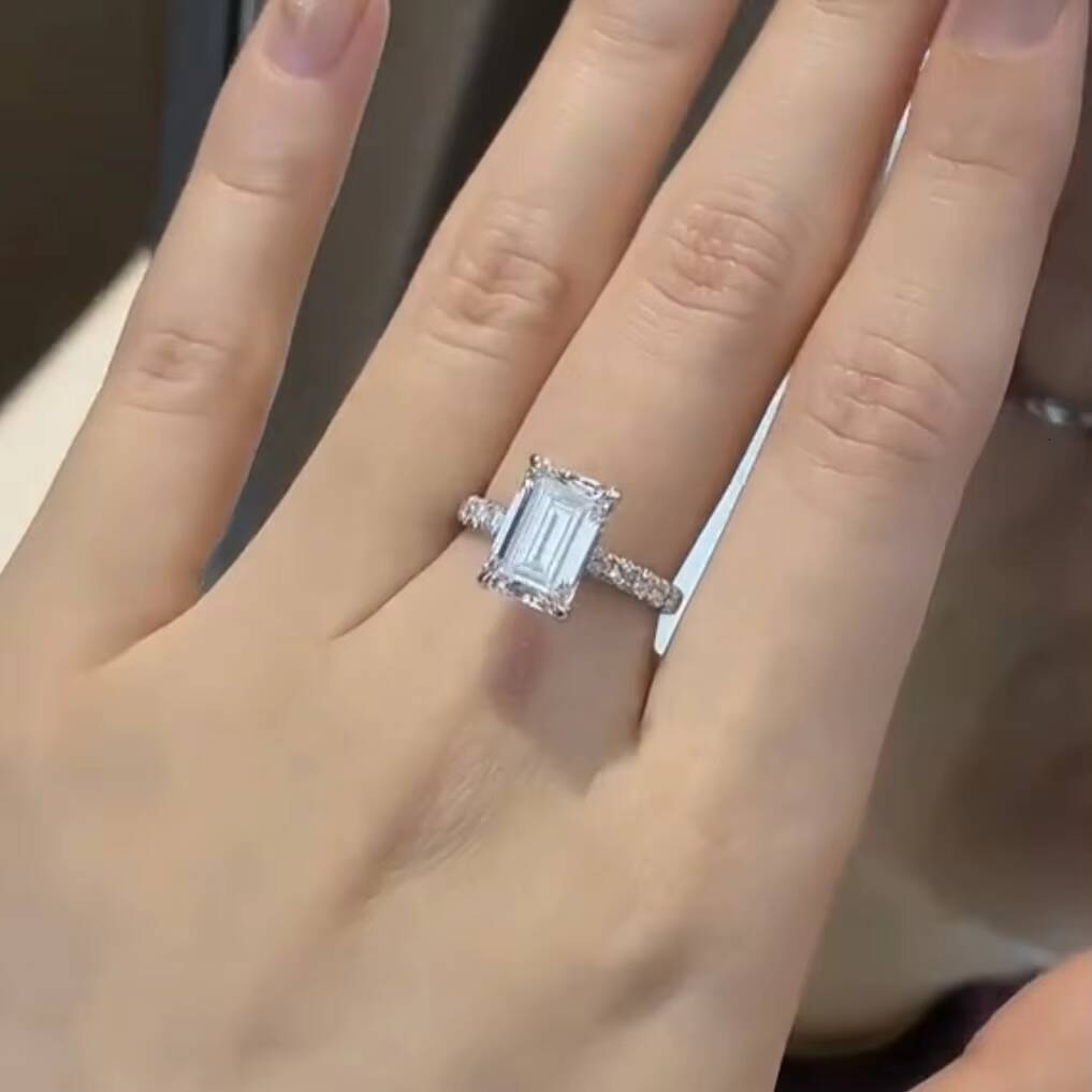 14K White Gold VS DEF Color IGI Certificated 3CT Emerald Cut CVD Lab Diamond Ring