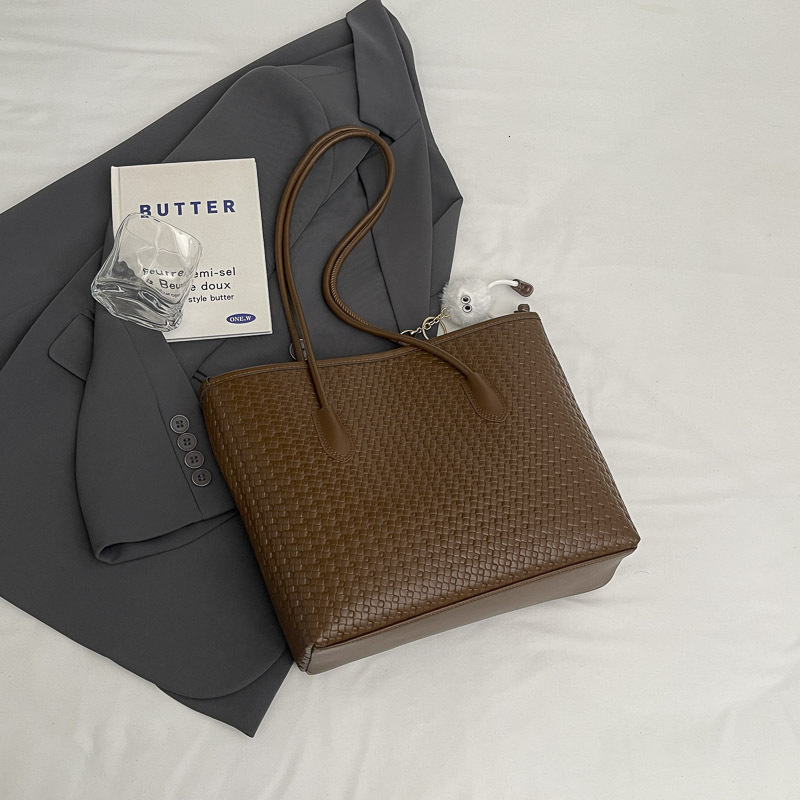 Luxury Brand Designer Bag Women's Luxury bag Bag Retro Large Capacity Handbag New Fashion Embossed Shoulder Underarm Bag For Work Commute Tote Ba