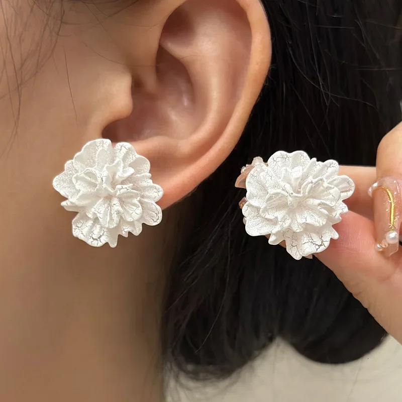 Big White Flowers Stud Earrings for Women Personality Fashion Unique n bijoux Wedding Jewelry Wholesale Birthday Gift 250715