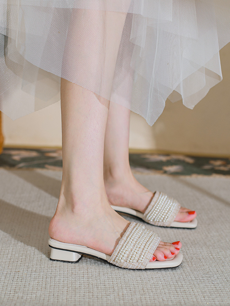French Style Pearl One-Strap Slippers for Women 2025 Summer New Versatile Outdoor Beach Soft Sole Sandals for Women