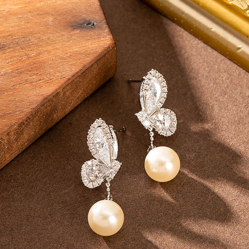 Sier Needle Korean Version Super Fairy Exquisite Crystal Zircon Butterfly for Women High-end Elegant Versatile Pearl Stud Earrings Jewelry