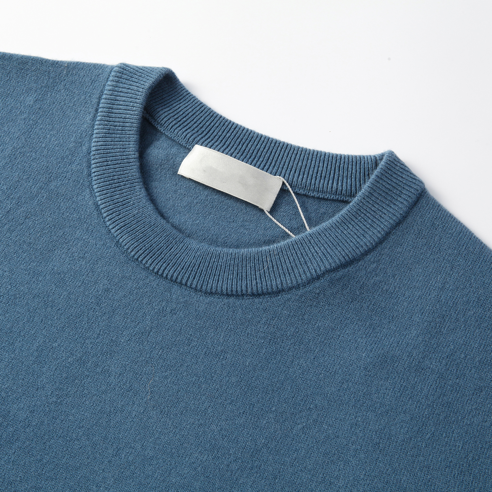 Men's round neck solid color sweater multi-color basic models of autumn and winter knitting bottoming tops