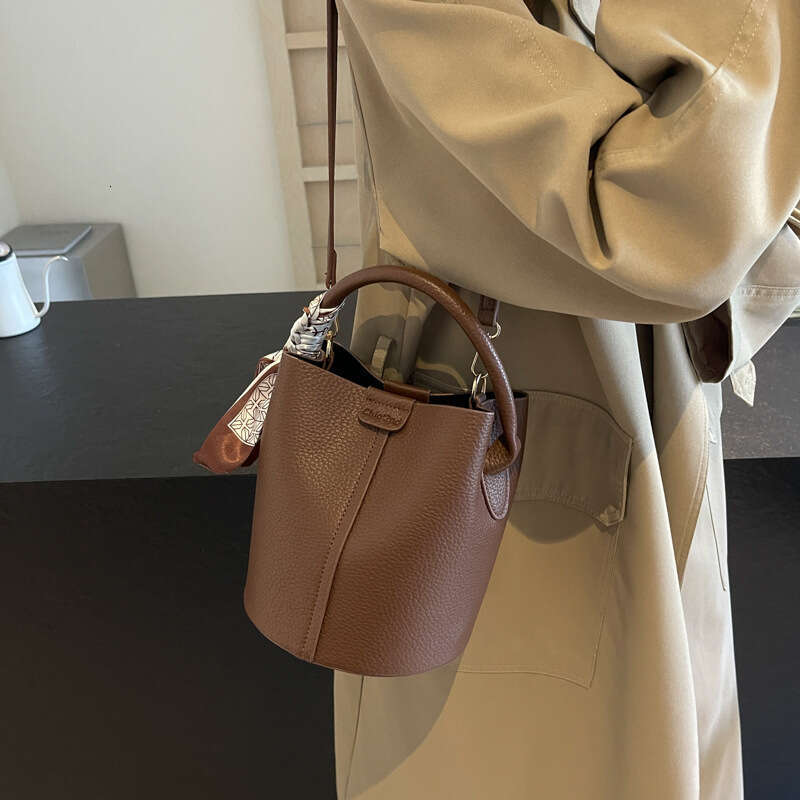 Designer bag Luxury bag High-End Soft Leather Lychee Pattern Bucket 2024 New Ins Versatile Trendy Shoulder Crossbody Women's Bag