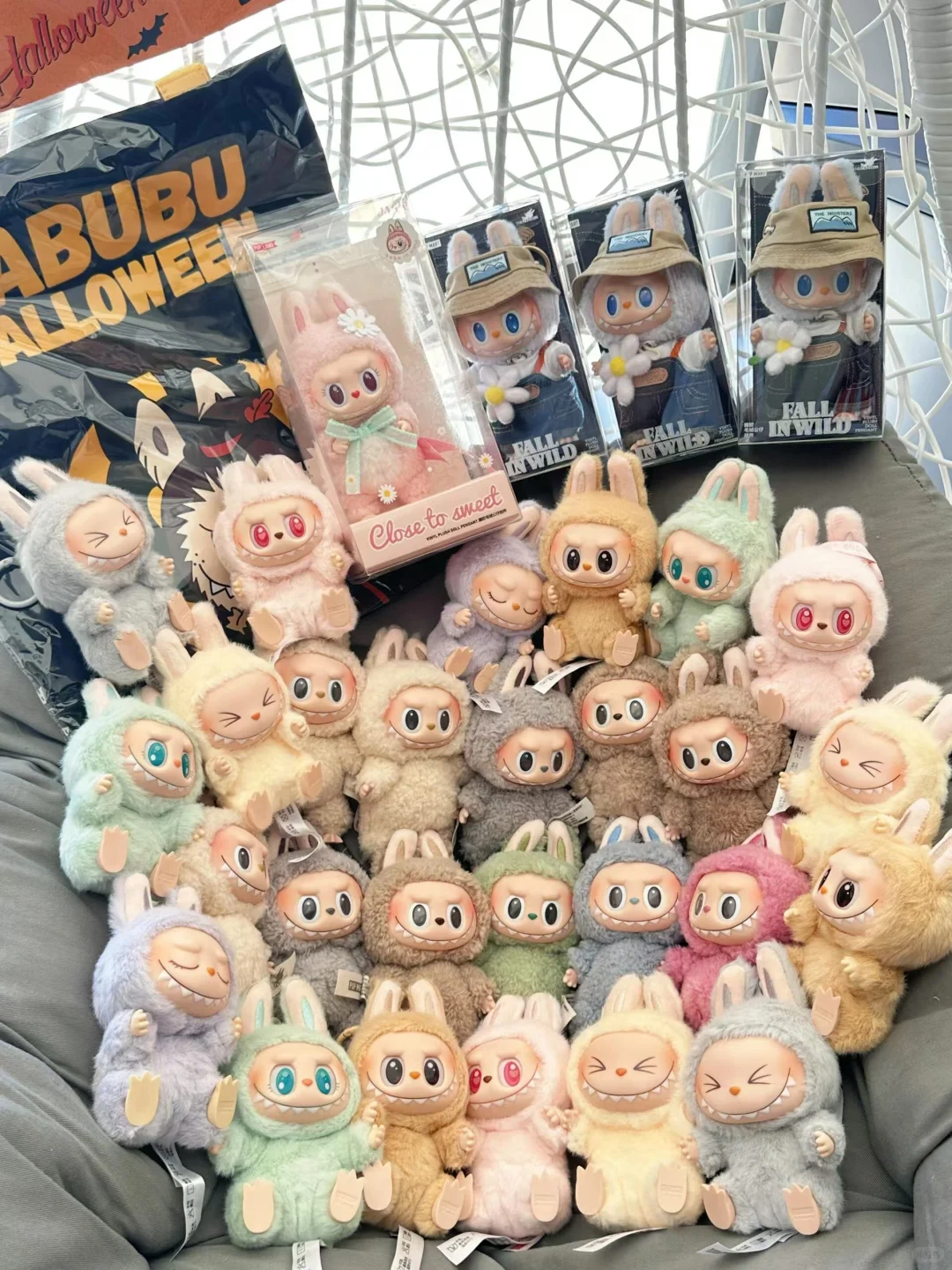 LaBuBu Monsters Big Into Energy Series Doll V1 V2 V3 Blind Box & Blind Bag with Box Kawaii Figure Face Doll Clothes Doll Keychain Decorative labubus