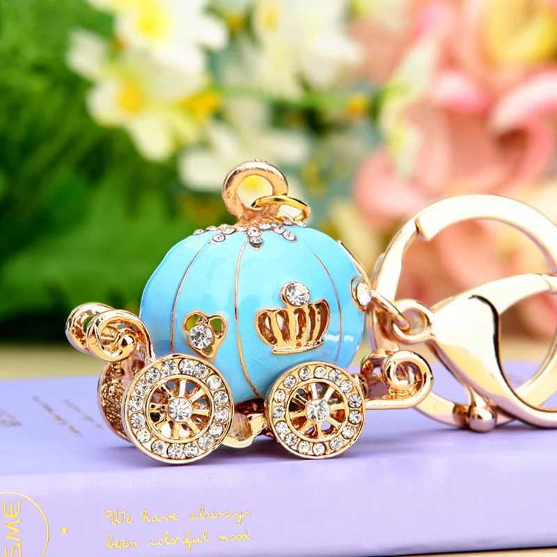Fantastic Princess Pumpkin Carriage Keyring Crystal Hallowmas Fairytale Keychain Painted Purse Bag Pendant Car Key Ring Holder R250725