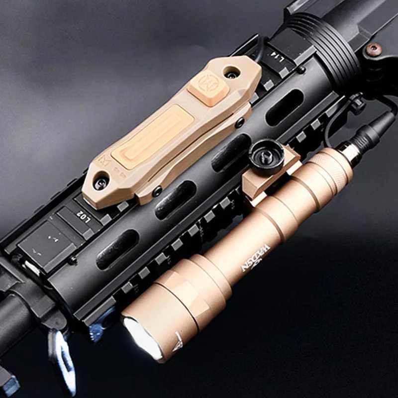 Vadsn Tactical Metal M600U Flashlight Scout Light High Power LED Airsoft Hunting Fit 20mm Picatinny Rail Airsoft Accessories W250722