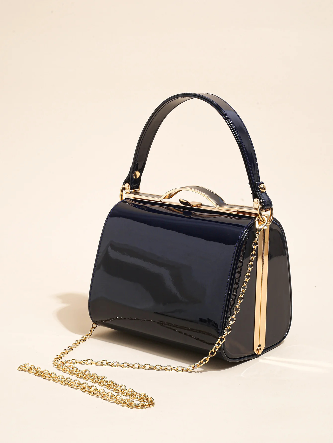 Highlight Cute Simple Patent Leather Pearlescent Leather Handheld Hard Shell Clip Dinner Bag 250723