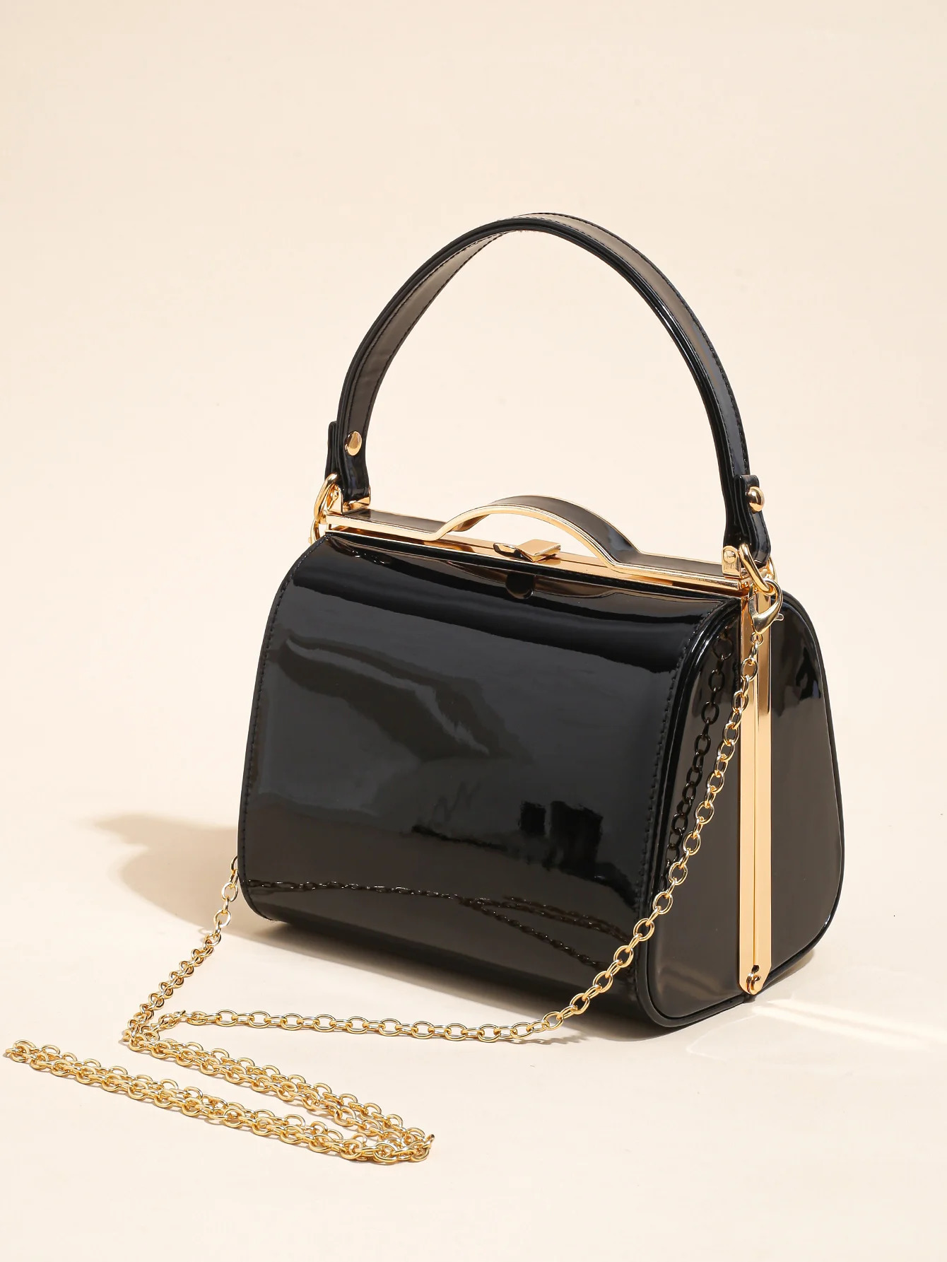 Highlight Cute Simple Patent Leather Pearlescent Leather Handheld Hard Shell Clip Dinner Bag 250723