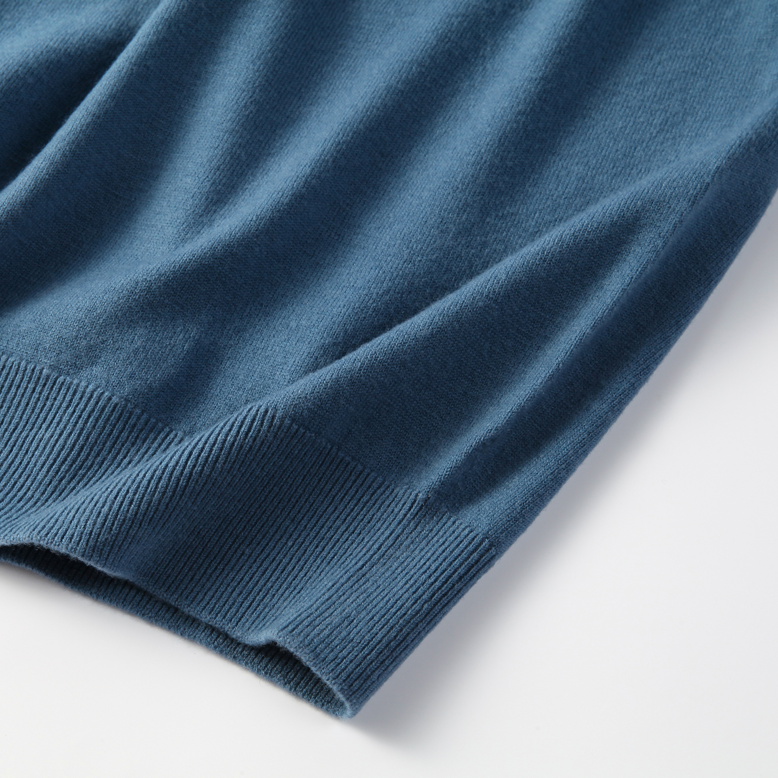 Men's round neck solid color sweater multi-color basic models of autumn and winter knitting bottoming tops