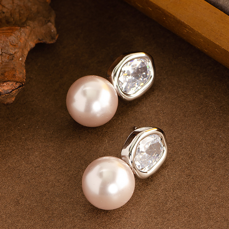 Unique Design Irregular Sparkling Zircon Pearl Stud for Women Elegant Simple Fashion High-end Light Earrings