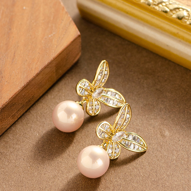 Internet Celebrity Sweet Exquisite Inlaid Zircon Butterfly Pearl Stud Earrings for Women Elegant Versatile Sier Needle Ear Jewelry