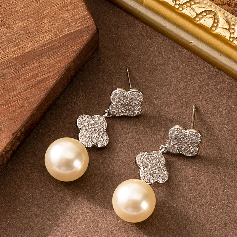 Fashion Exquisite Style Full Dia Four-Leaf Clover Pearl Tassel Earrings for Women High-End Long Niche Sier Needle Ear Jewelry