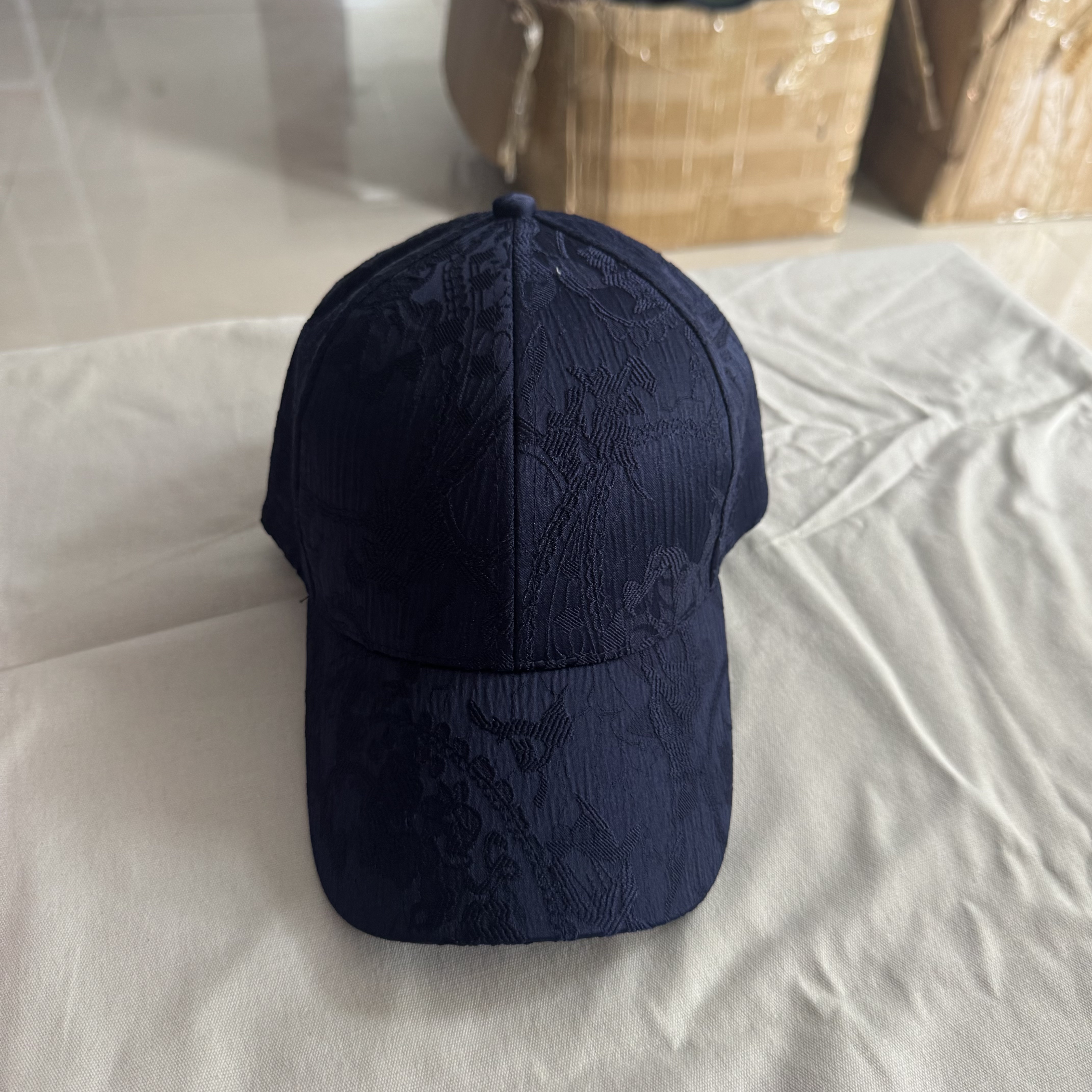 Embroidered high-quality baseball cap, versatile beanie hat