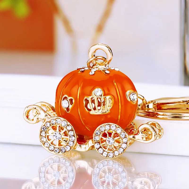 Fantastic Princess Pumpkin Carriage Keyring Crystal Hallowmas Fairytale Keychain Painted Purse Bag Pendant Car Key Ring Holder R250725