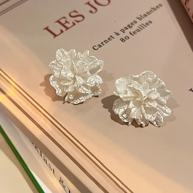 Big White Flowers Stud Earrings for Women Personality Fashion Unique n bijoux Wedding Jewelry Wholesale Birthday Gift 250715