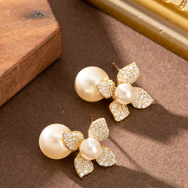French Elegant Exquisite Fresh Full Dia Petal Flower Pearl Stud Earrings Light High-end Sier Needle Ear Jewelry