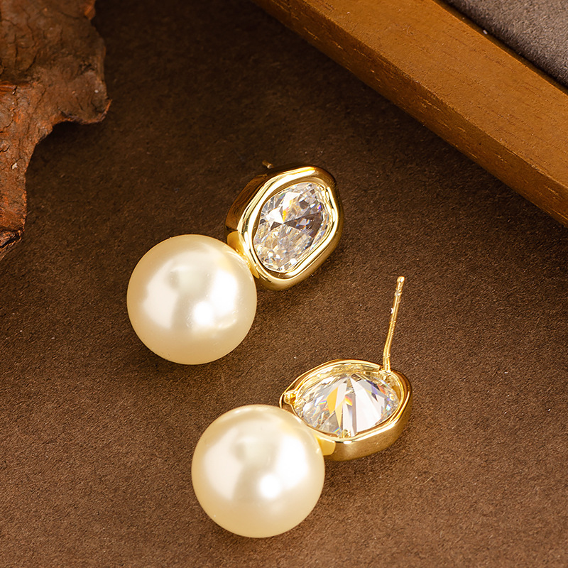 Unique Design Irregular Sparkling Zircon Pearl Stud for Women Elegant Simple Fashion High-end Light Earrings