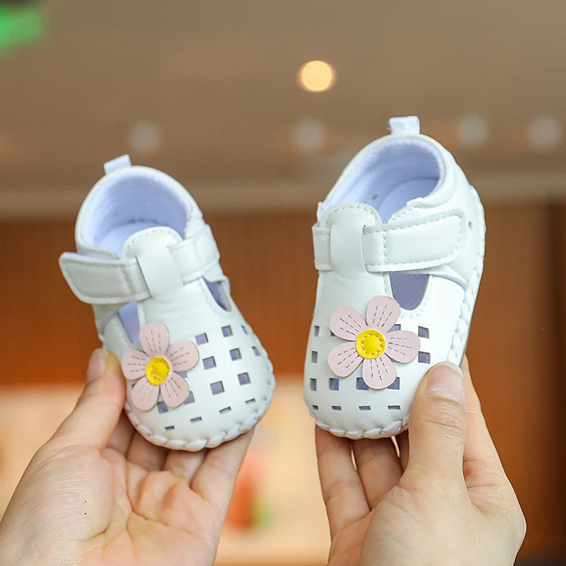 2 Colors Ventilate Cute Little Bear Baby Sandals Infant Girls Shoes Princess Rubber Sole Nonslip Toddler First Walkers 250725