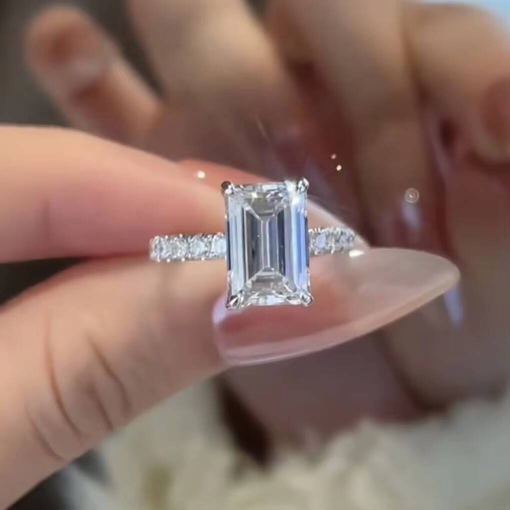 14K White Gold VS DEF Color IGI Certificated 3CT Emerald Cut CVD Lab Diamond Ring