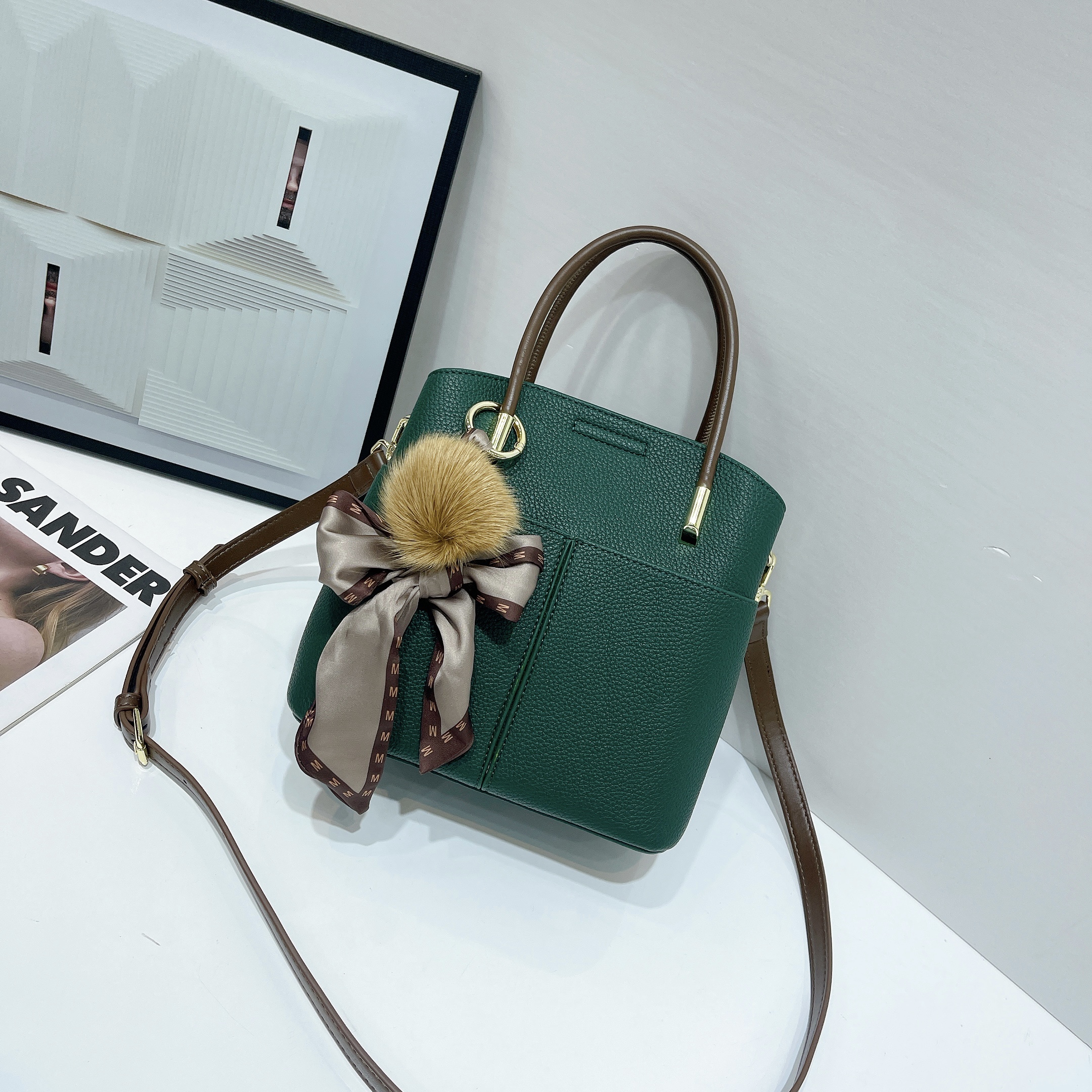 Totes The bucket women's bag is a versatile, stylish and high-end casual crossbody handbag