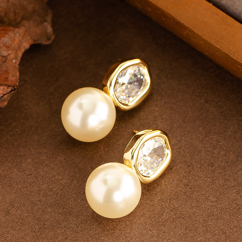 Unique Design Irregular Sparkling Zircon Pearl Stud for Women Elegant Simple Fashion High-end Light Earrings