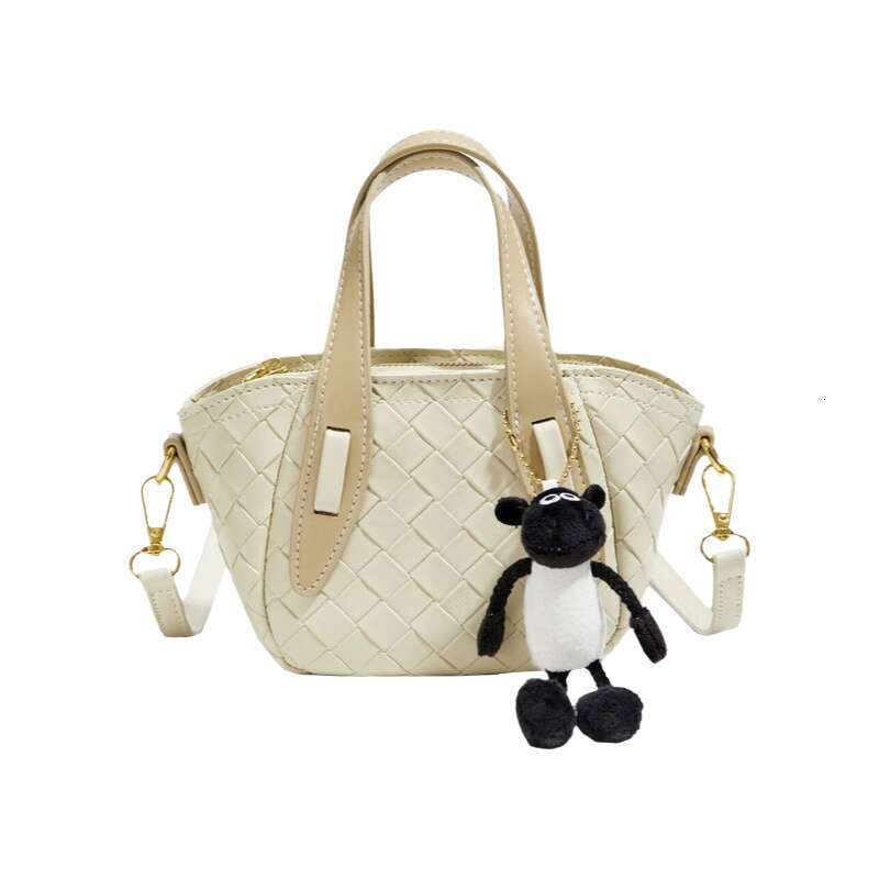 Woven Durable Single Shoulder Women Crossbody Handbag Ladies Designer Classic Elegant Cute Pendant Bag