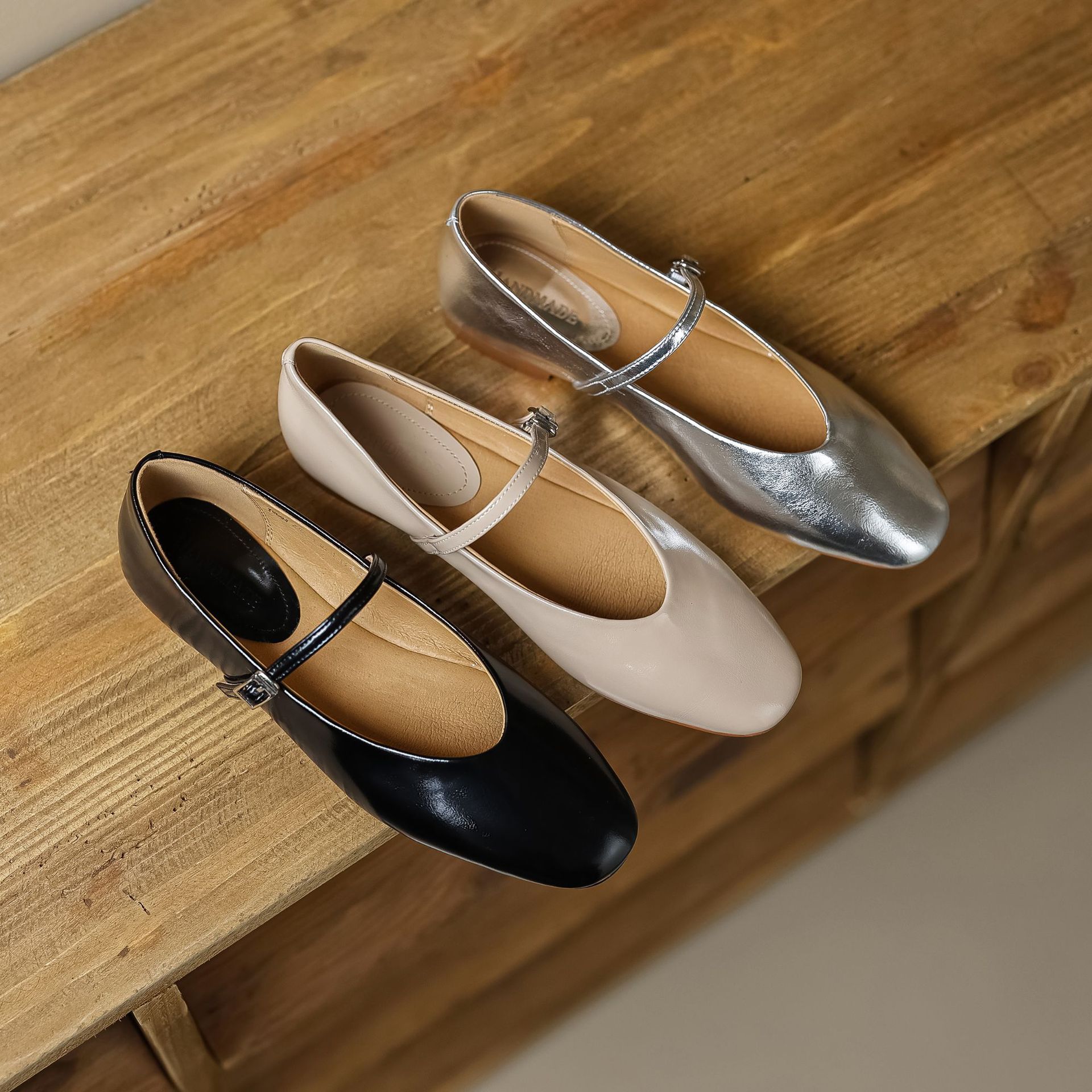 Flat Mary Jane Shoes Genuine Sheepskin Comfort V-Cut Strap Design Vintage Style Versatile for Daily Wear and Office Outfits