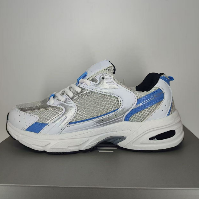 Breathable mesh casual shoes with lightweight body and cushioned sole for comfortable walking without stuffiness, simple low cut design that fits the ankle