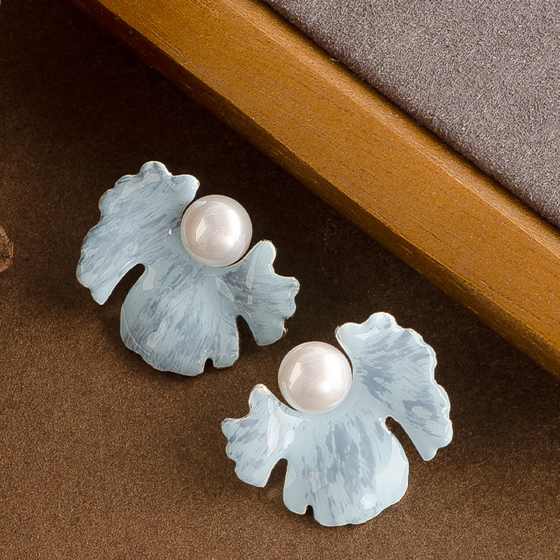 French Style Super Fairy Sweet Fresh Oil Drop Blue Petal Pearl Earrings for Women Light Elegant High-end Sier Needle Ear Jewelry