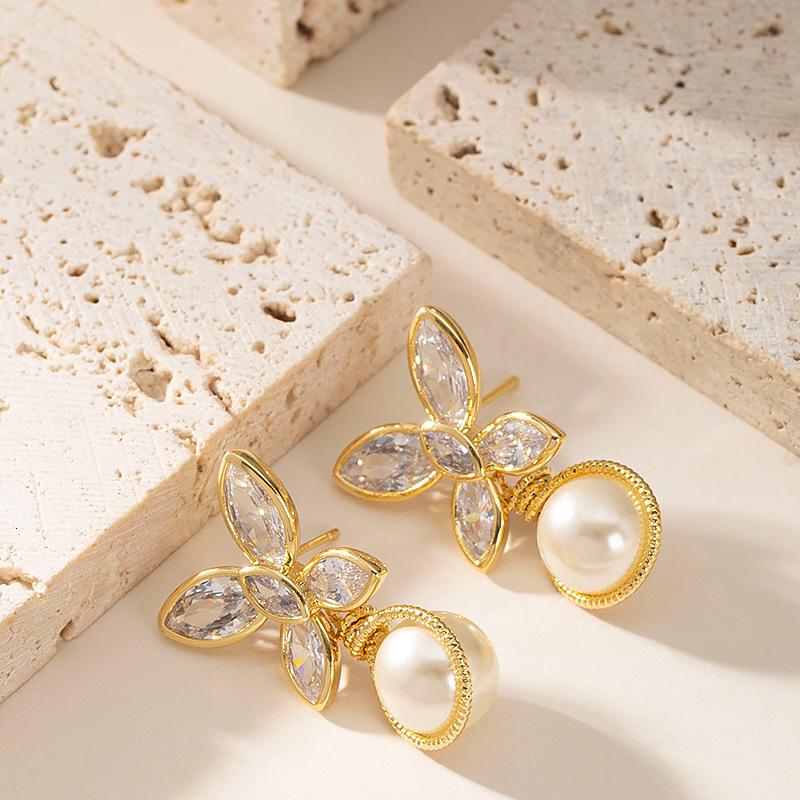 Korean Sweet and Exquisite Vacation Style Zircon Inlaid Four-Leaf Clover Pearl High-End Light Niche Sier Needle Earrings