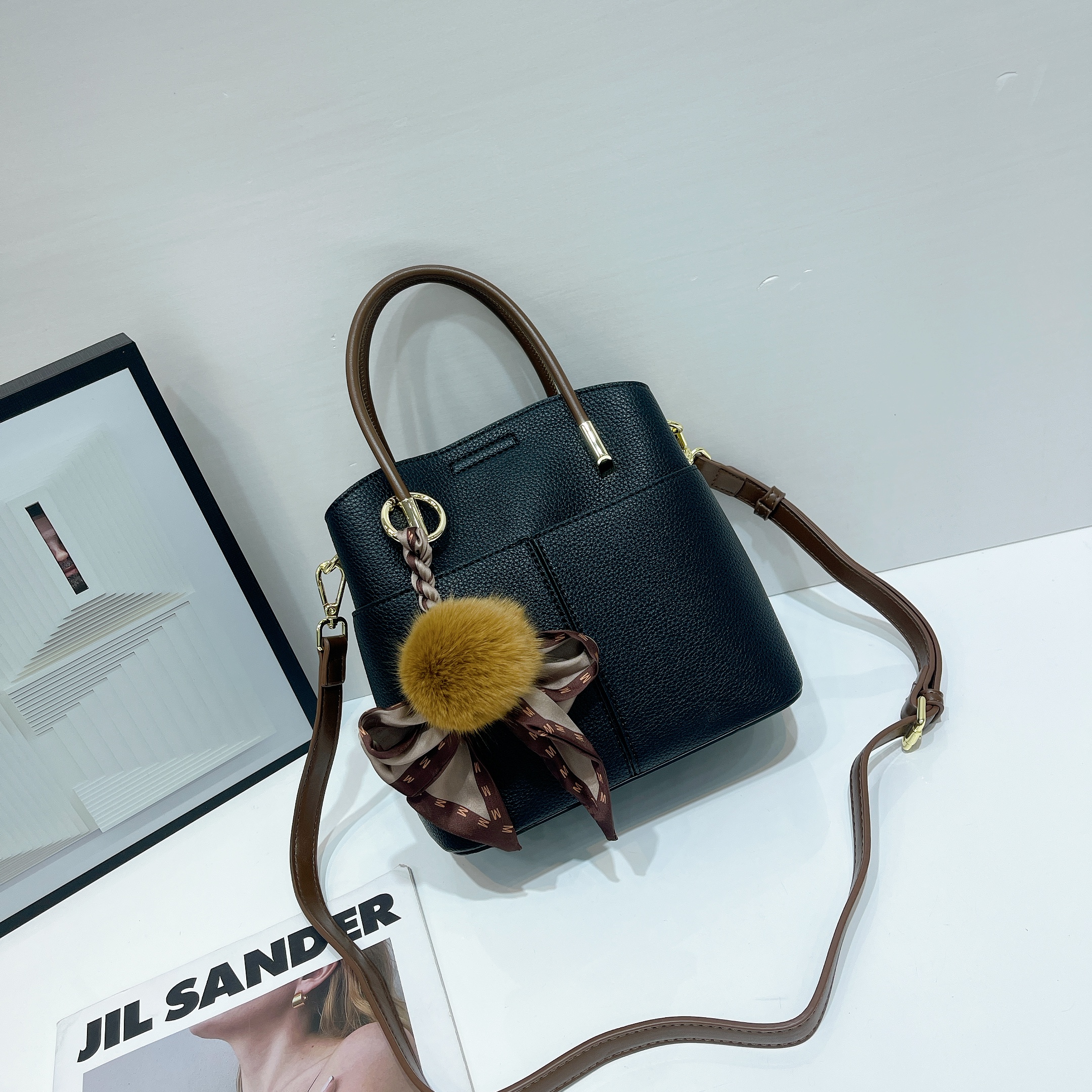 Totes The bucket women's bag is a versatile, stylish and high-end casual crossbody handbag