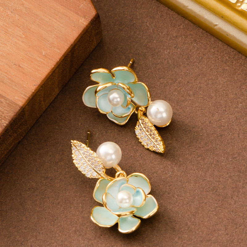 Fashion Exquisite Asymmetric Glaze Pearl Inlaid Rose Flower Stud for Women High-end Versatile Elegant Sier Needle Earrings
