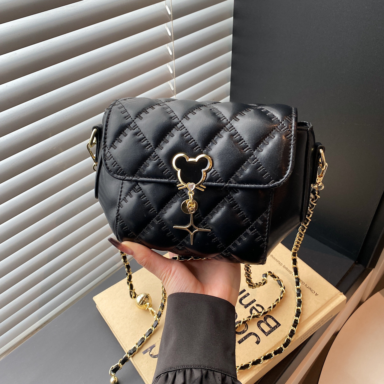 Fashion Diamond Grid Women's Shoulder Bag, Free Shipping, Designer Luxury New Style Armpit Small Square Bag, Crossbody Bag, High-end Chain Bag, C