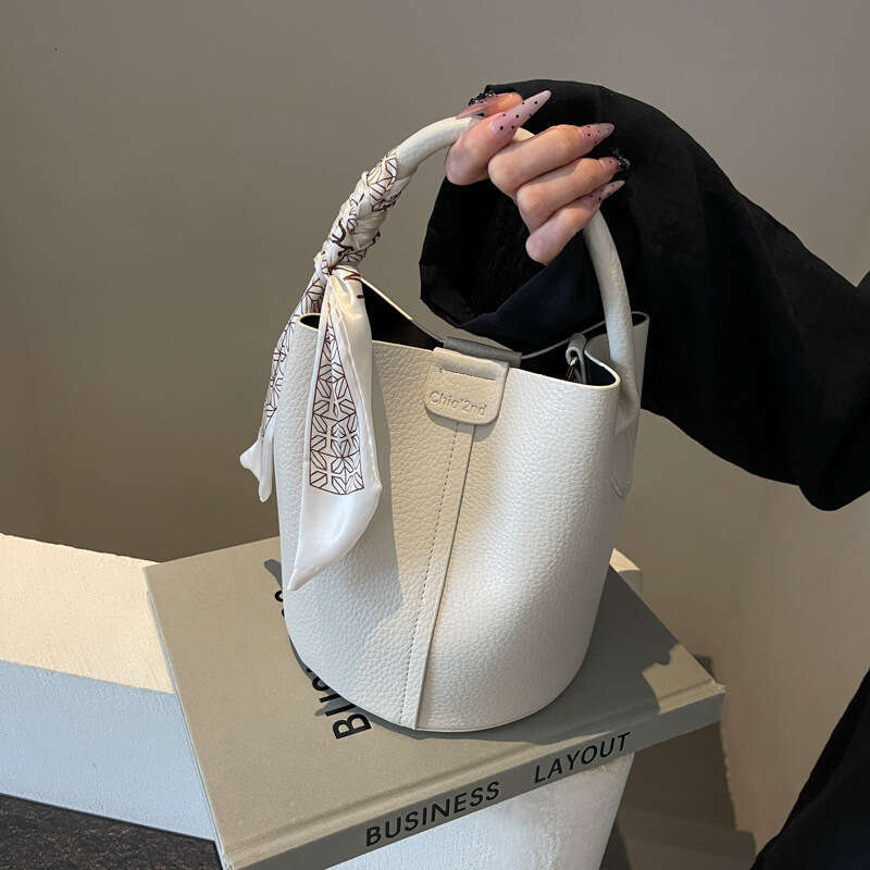 Designer bag Luxury bag High-End Soft Leather Lychee Pattern Bucket 2024 New Ins Versatile Trendy Shoulder Crossbody Women's Bag