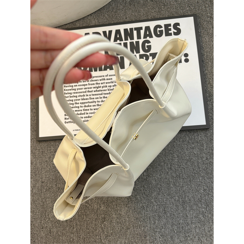 Early Spring Large Capacity Tote Bag High-end Versatile Casual Simple Shoulder Underarm Bag Handbag for Women 250726