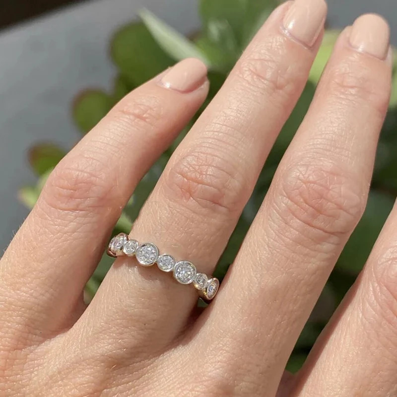 Huitan Trendy Round Cubic Zirconia Ring for Women Silver ColorGold Color Statement Female Accessories Daily Wear Jewelry 250716