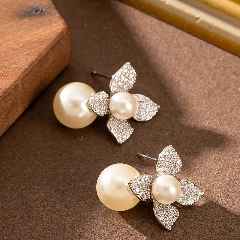 French Elegant Exquisite Fresh Full Dia Petal Flower Pearl Stud Earrings Light High-end Sier Needle Ear Jewelry